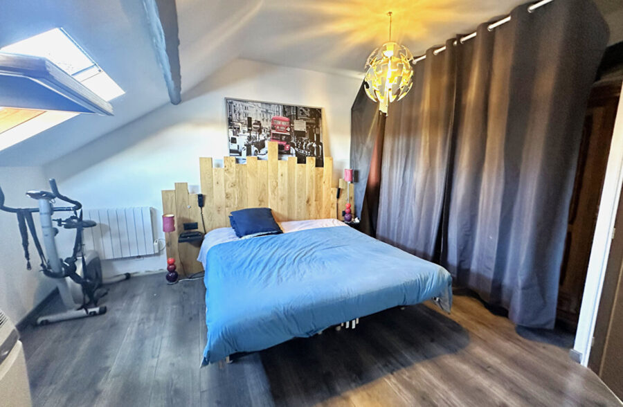 Immeuble avec local commercial et logements en plein centre de Caudry
