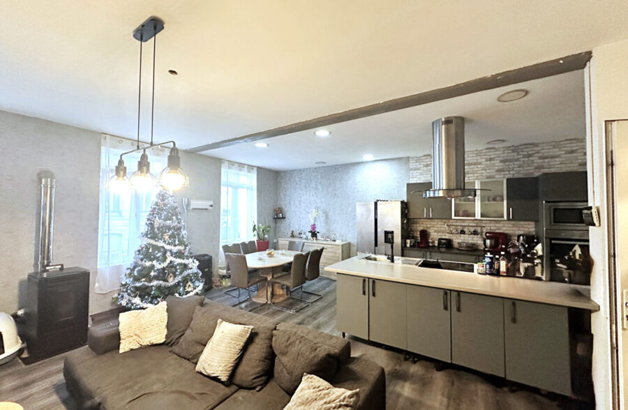 Immeuble avec local commercial et logements en plein centre de Caudry