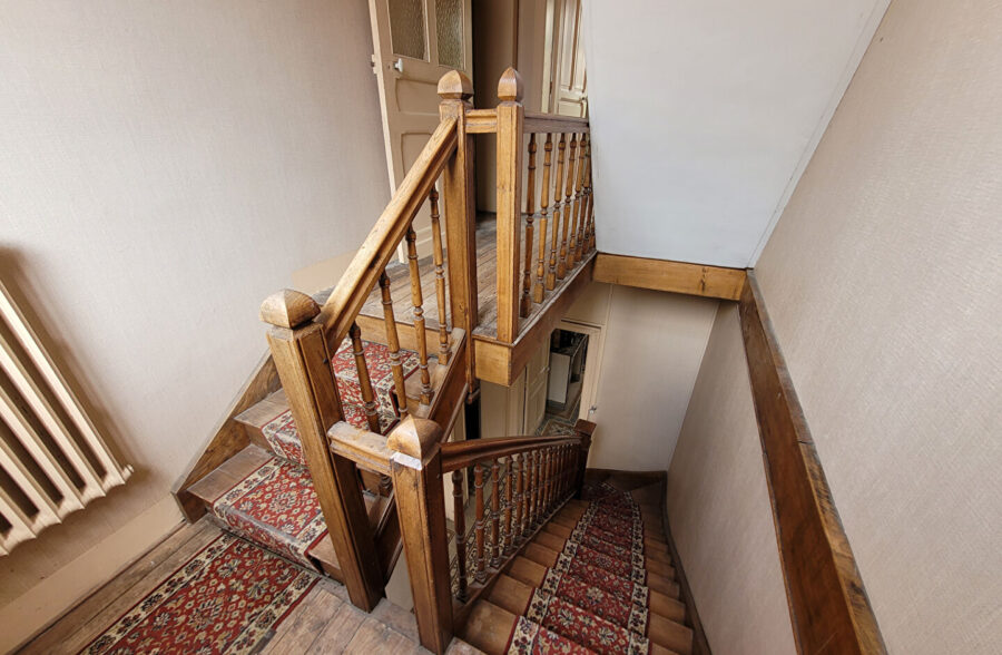 Maison 6 pièce(s) 160 m2 <small> Sous compromis </small>