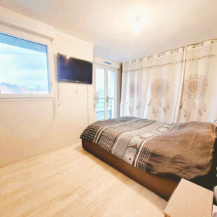 Maison Individuelle Contemporaine en semi plain pied 4 chambres et 2 salles de bain
