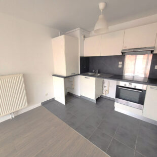 Appartement type II avec place de stationnement privée