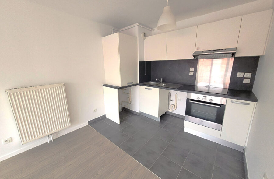 Appartement type II avec place de stationnement privée