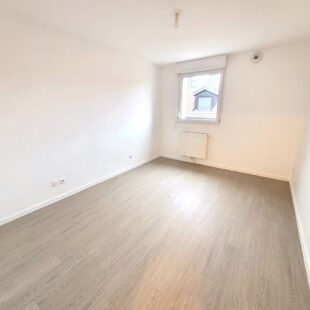 Appartement type II avec place de stationnement privée