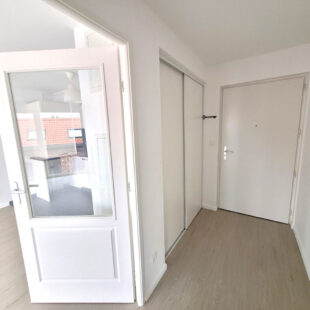 Appartement type II avec place de stationnement privée