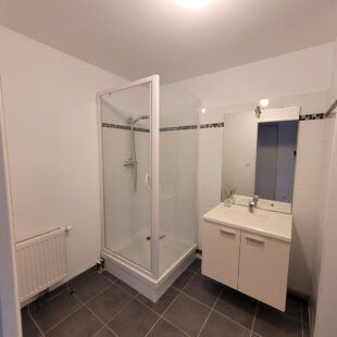 Appartement type II avec place de stationnement privée