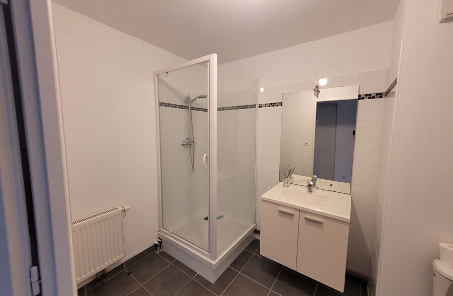 Appartement type II avec place de stationnement privée