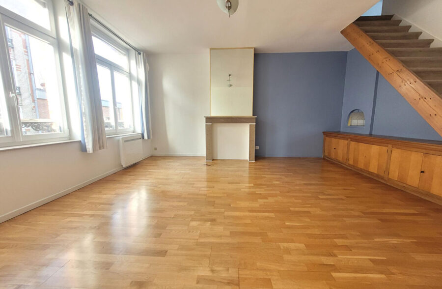 LILLE GAMBETTA: Type 3 bis dernier étage en duplex au calme