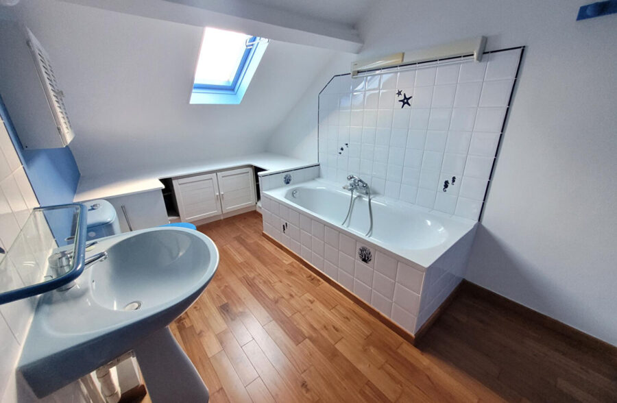 LILLE GAMBETTA: Type 3 bis dernier étage en duplex au calme