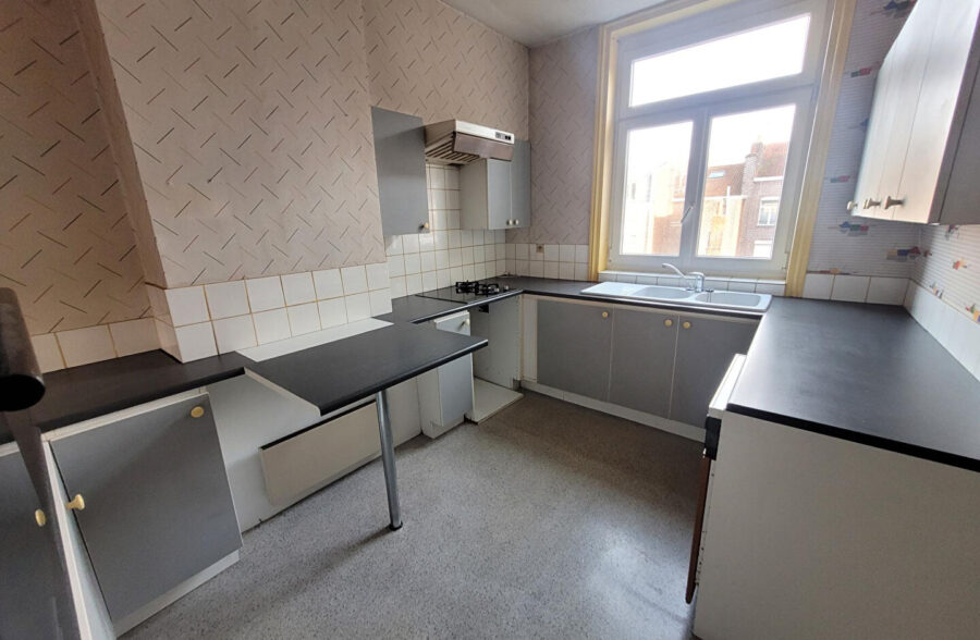 LILLE GAMBETTA: Type 3 bis dernier étage en duplex au calme