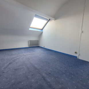 LILLE GAMBETTA: Type 3 bis dernier étage en duplex au calme