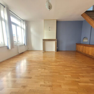 LILLE GAMBETTA: Type 3 bis dernier étage en duplex au calme