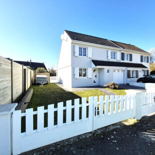 MAISON SEMI INDIVIDUELLE –  3 CHAMBRES – GARAGE – DEPENDANCES – JARDIN