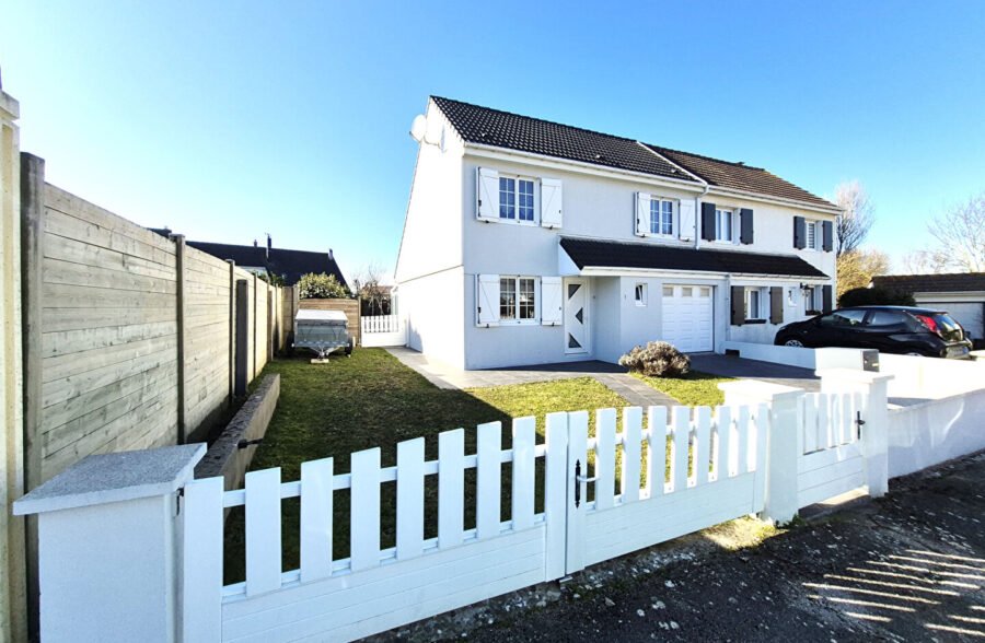 MAISON SEMI INDIVIDUELLE –  3 CHAMBRES – GARAGE – DEPENDANCES – JARDIN