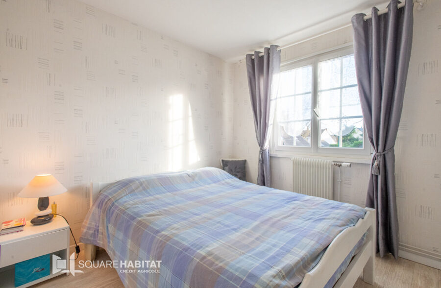 MAISON SEMI INDIVIDUELLE –  3 CHAMBRES – GARAGE – DEPENDANCES – JARDIN