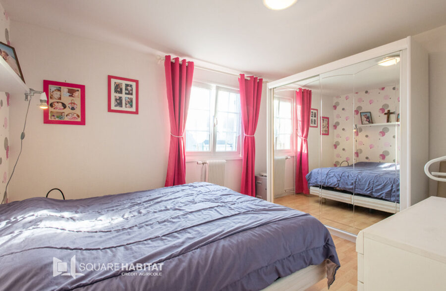 MAISON SEMI INDIVIDUELLE –  3 CHAMBRES – GARAGE – DEPENDANCES – JARDIN