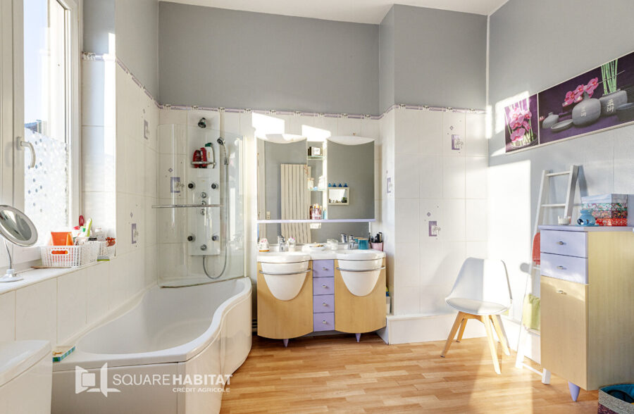 Maison Villeneuve D Ascq 7 pièce(s) 264 m2  Sous compromis 