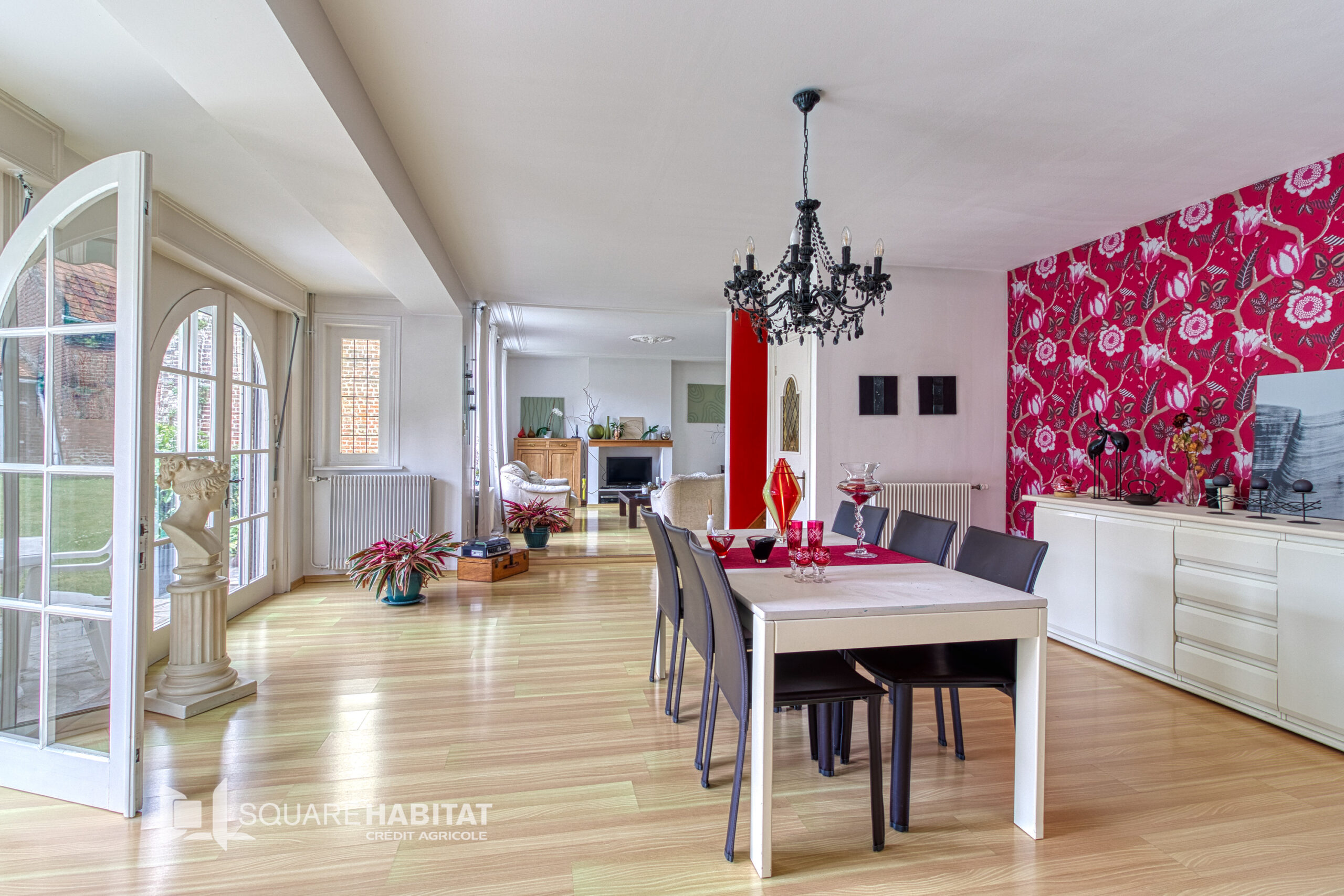 Maison atypique très spacieuse. <small> Sous compromis </small>