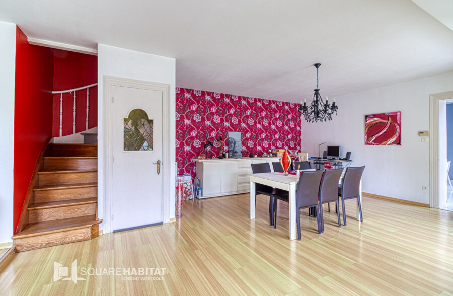 Maison atypique très spacieuse. <small> Sous compromis </small>