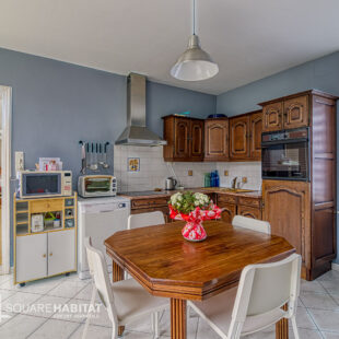 Maison atypique très spacieuse. <small> Sous compromis </small>