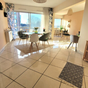 PROCHE GARES ET METROS GRAND T3 AVEC BALCON ET POSSIBILITE DE PARKINGS