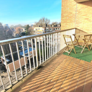 PROCHE GARES ET METROS GRAND T3 AVEC BALCON ET POSSIBILITE DE PARKINGS
