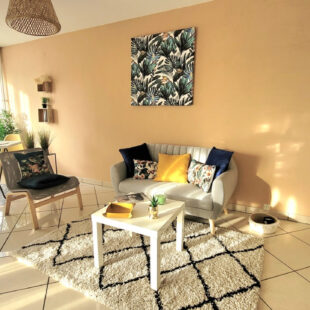 PROCHE GARES ET METROS GRAND T3 AVEC BALCON ET POSSIBILITE DE PARKINGS