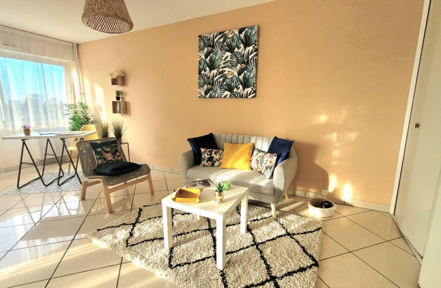 PROCHE GARES ET METROS GRAND T3 AVEC BALCON ET POSSIBILITE DE PARKINGS