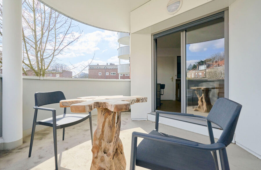 PROXIMITE TRAM BOTANIQUE T4 D’ENVIRON 105M² avec balcon et parking en sus