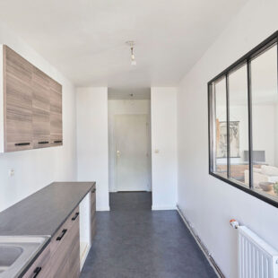 PROXIMITE TRAM BOTANIQUE T4 D’ENVIRON 105M² avec balcon et parking en sus