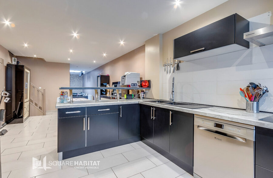 Maison  5 pièces 136 m2  Sous offre 