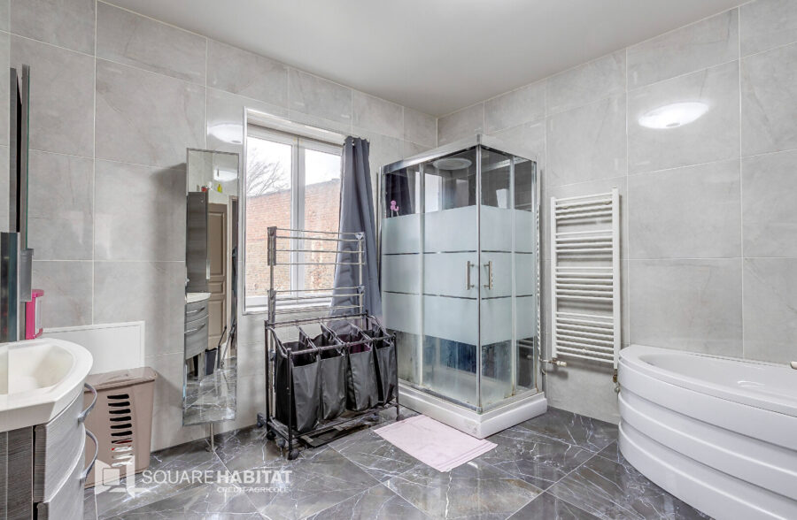 Maison  5 pièces 136 m2  Sous offre 