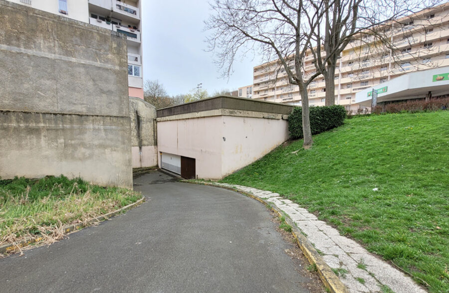 Parking / box Wattignies