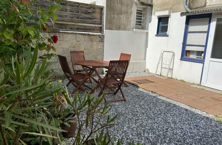 Berck plage , à 300 Metres de la plage , appartement 1 chambre en rez de jardin .