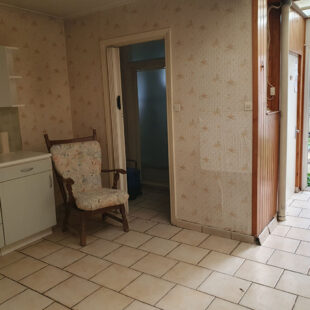 Maison 1930 à rénover trois chambres possibilité 4 avec jardin de ville, quartier du Virolois.