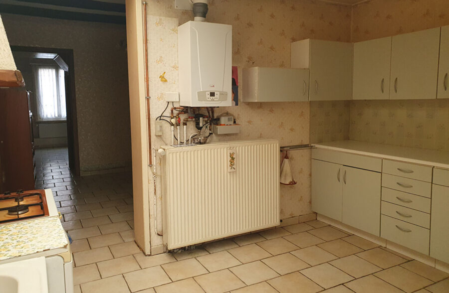 Maison 1930 à rénover trois chambres possibilité 4 avec jardin de ville, quartier du Virolois.