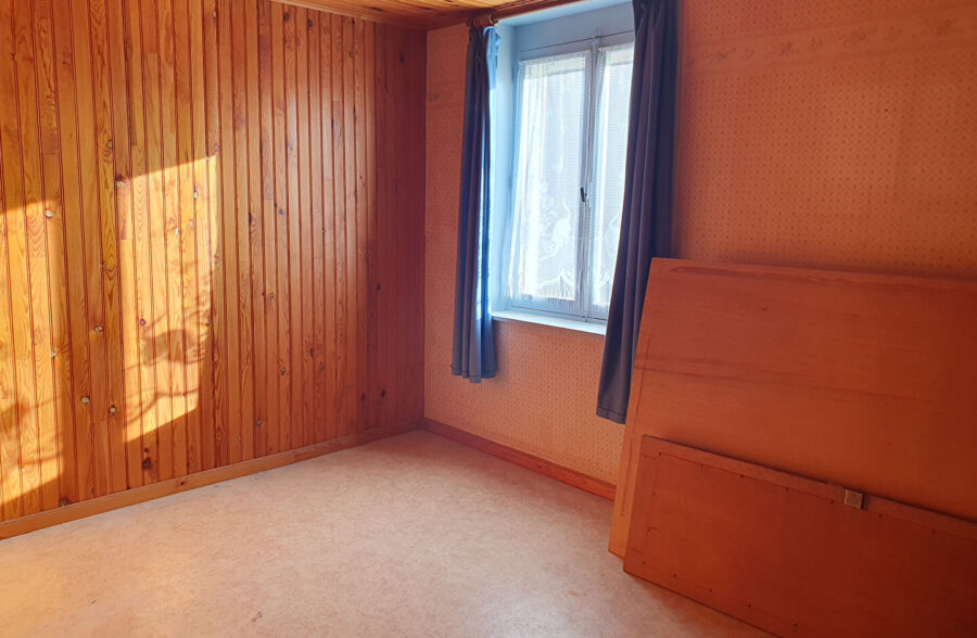 Maison 1930 à rénover trois chambres possibilité 4 avec jardin de ville, quartier du Virolois.
