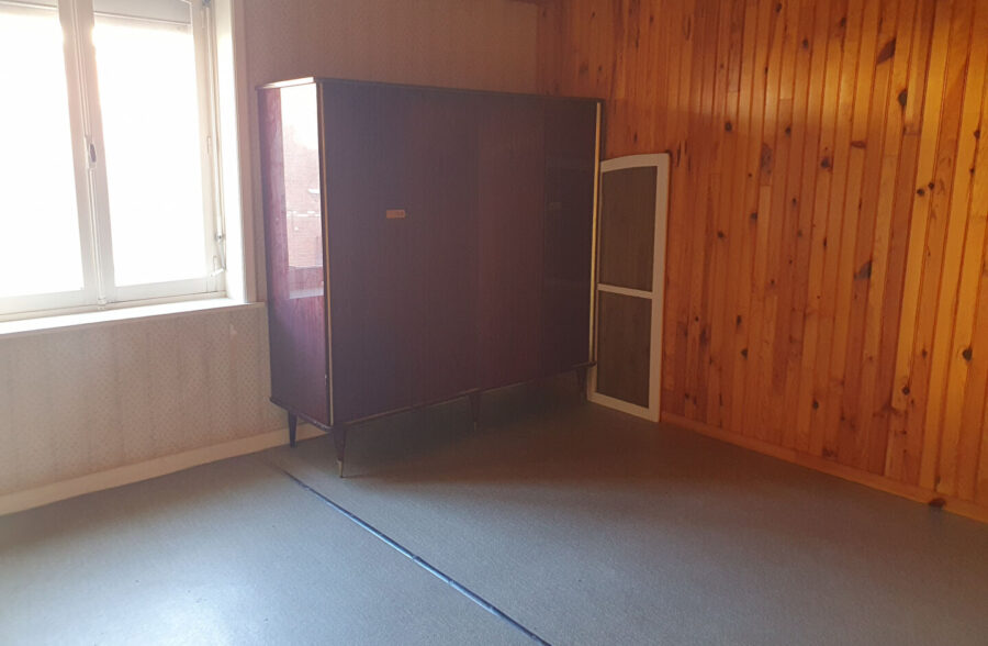 Maison 1930 à rénover trois chambres possibilité 4 avec jardin de ville, quartier du Virolois.
