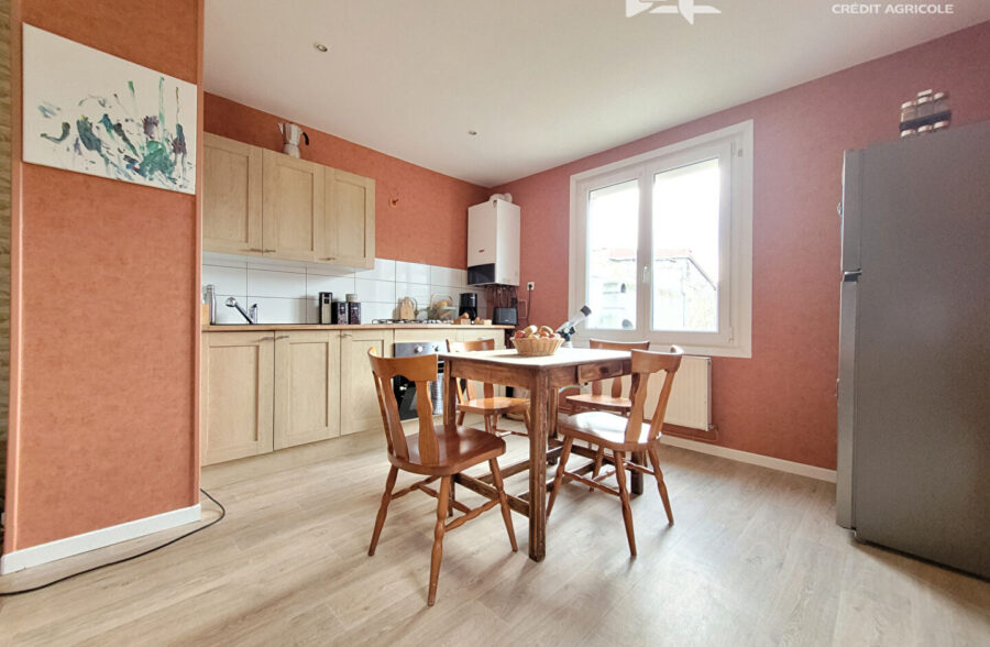 Maison semi individuelle rénovée 3 Chambres  Sous compromis 