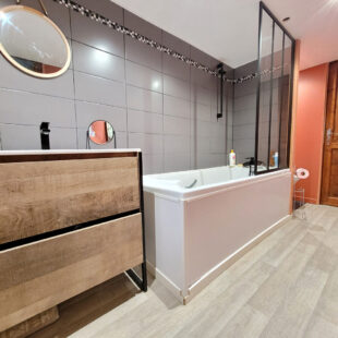 Maison semi individuelle rénovée 3 Chambres  Sous compromis 