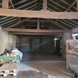 Grange à rénover 300m2 – secteur prisé de Caëstre