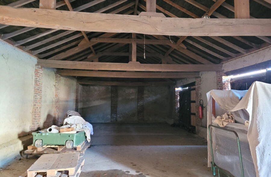 Grange à rénover 300m2 – secteur prisé de Caëstre