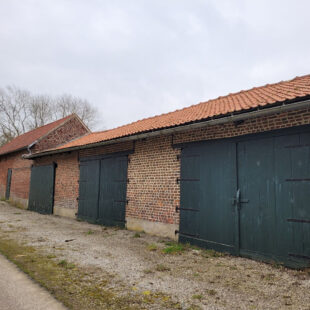 Grange à rénover 300m2 – secteur prisé de Caëstre