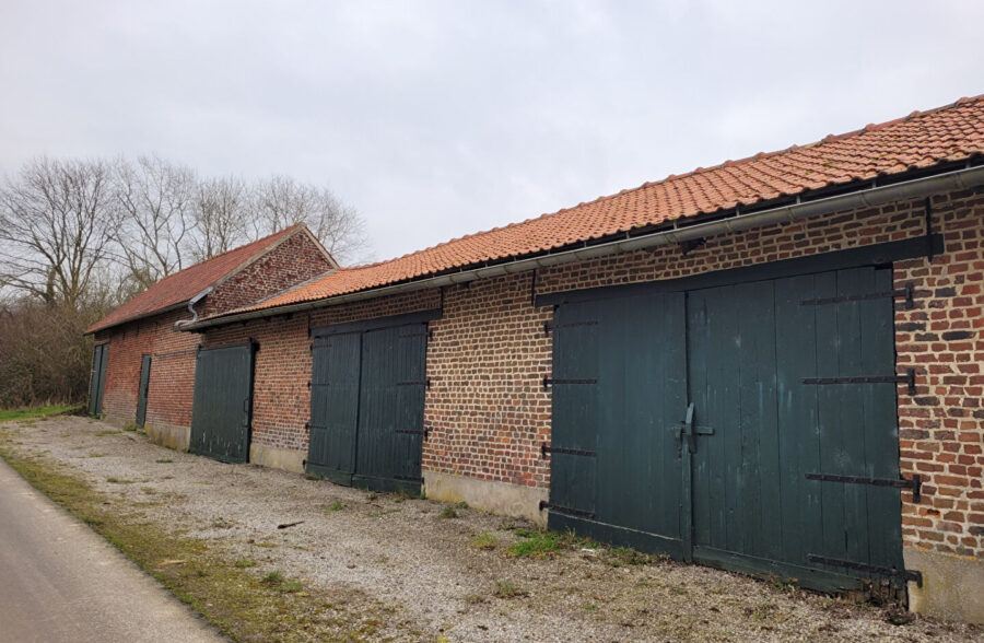 Grange à rénover 300m2 – secteur prisé de Caëstre
