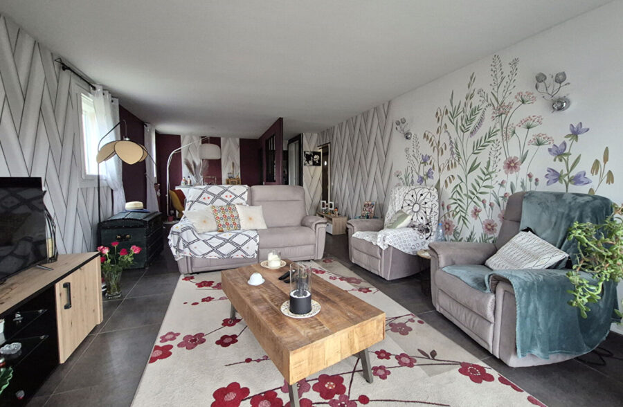 GRAND APPARTEMENT 2 CHAMBRES AVEC BALCON CENTRE VILLE