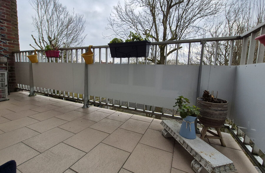 GRAND APPARTEMENT 2 CHAMBRES AVEC BALCON CENTRE VILLE