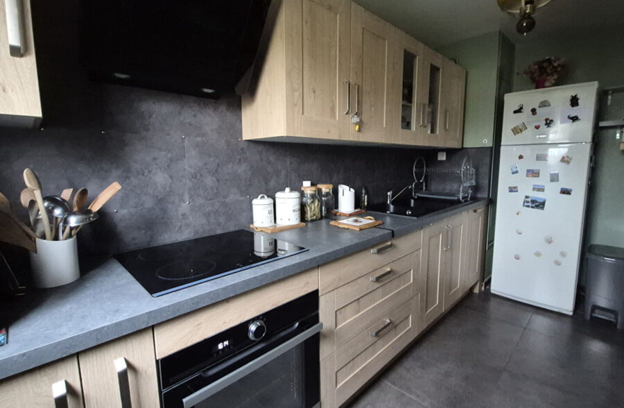 GRAND APPARTEMENT 2 CHAMBRES AVEC BALCON CENTRE VILLE