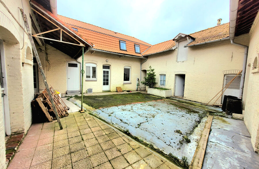 Ferme au carré sur Ennetieres En Weppes