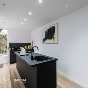 Superbe maison rénovée avec soin – 4 chambres proche métro !