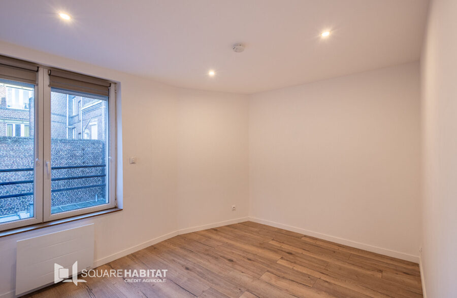 EXCLUSIVITE / LILLE MOULINS : TRIPLEX DE 47M² REFAIT A NEUF AVEC EXTERIEUR – IDEAL INVESTISSEMENT LOCATIF OU PREMIER ACHAT