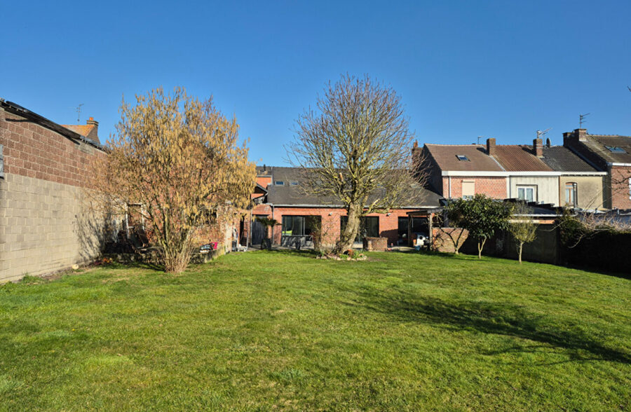 Maison avec volume et jardin / Garage